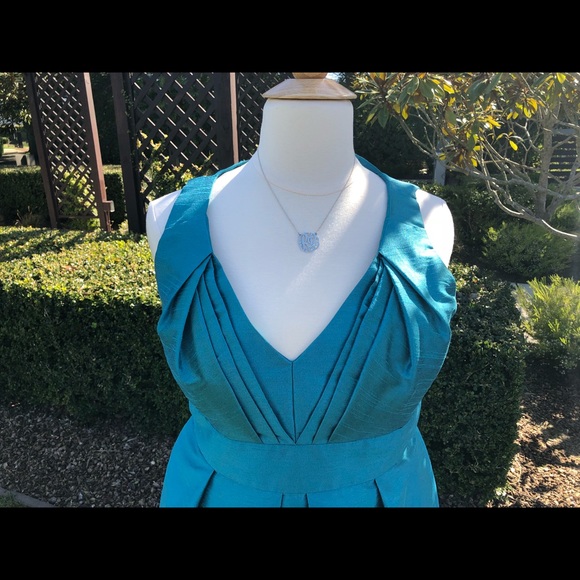 Alfred Sung D702 "Niagara" size 22W - Picture 2 of 7